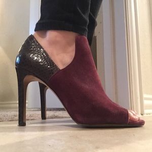 Vince Camuto purple snakeskin and suede heels